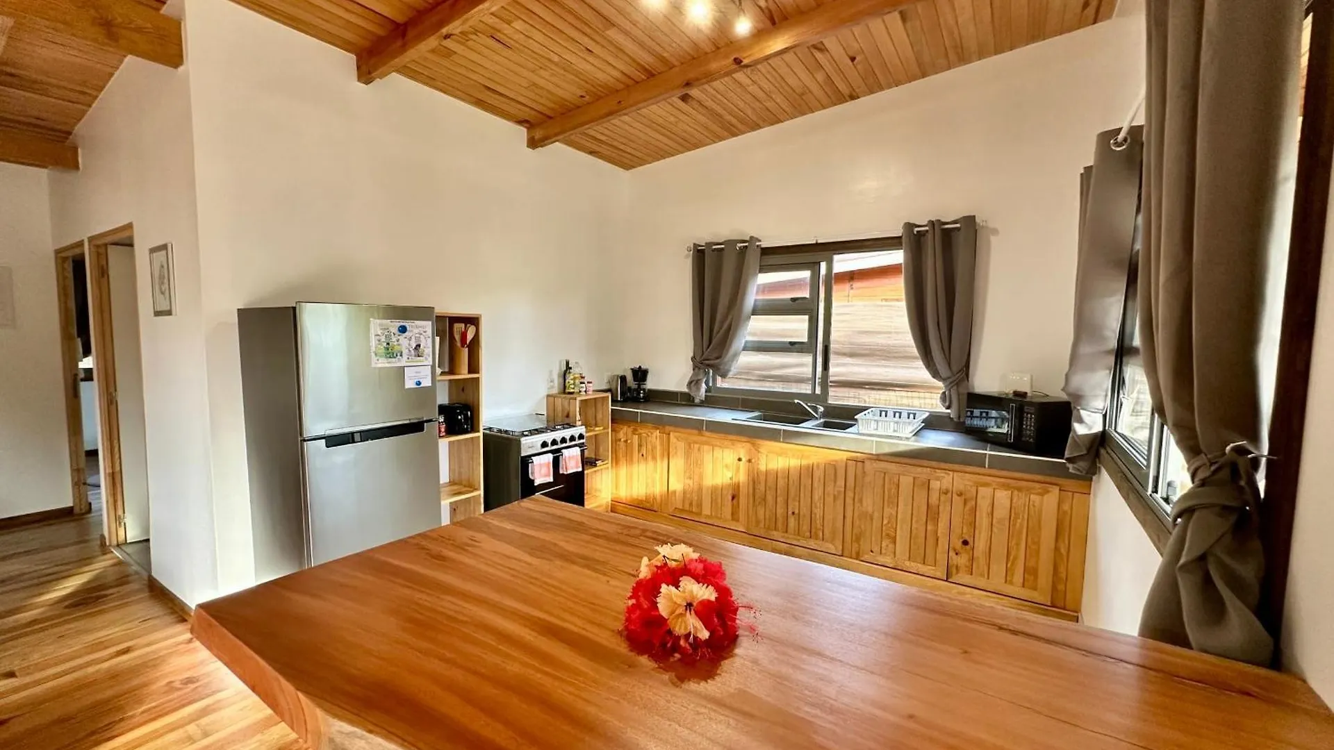 Fare Te Ava - Comfy Cabin W Private Beach Access Haapiti French Polynesia